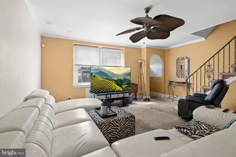 6118 Erdrick St, Philadelphia, PA 19135