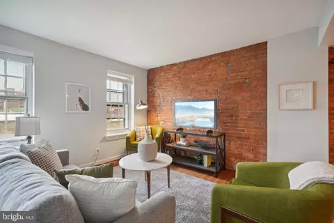 301 Race St #514, Philadelphia, PA 19106