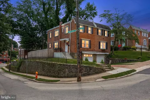 563 Overlook Rd, Philadelphia, PA 19128