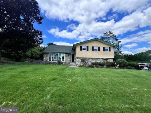127 Alexis Ln, Philadelphia, PA 19115