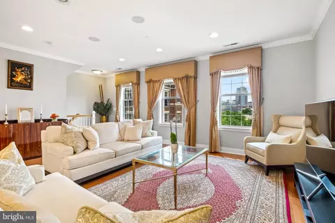 106 Commodore Ct, Philadelphia, PA 19146