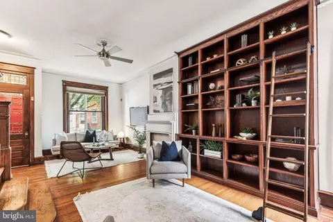 886 N 27th St, Philadelphia, PA 19130