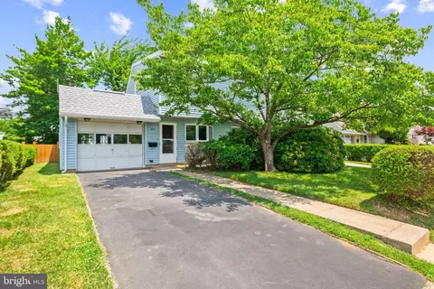 3217 Holyoke Rd, Philadelphia, PA 19114
