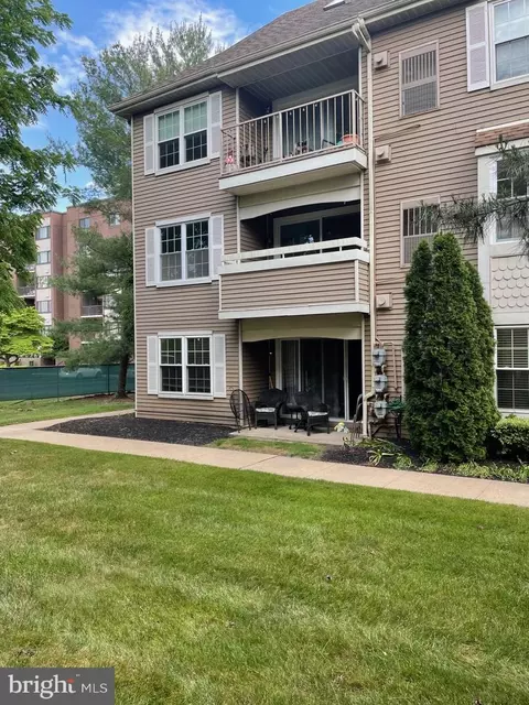 70102 Delaire Landing Rd #102, Philadelphia, PA 19114