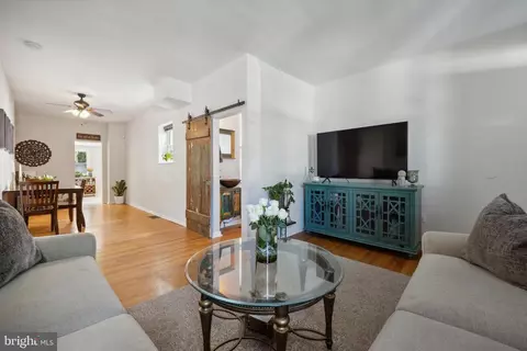 910 New Market St, Philadelphia, PA 19123