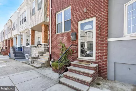 2523 S 2nd St, Philadelphia, PA 19148