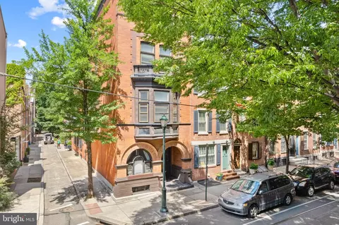 334 S 12th St #1F, Philadelphia, PA 19107