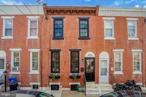 833 Livingston St, Philadelphia, PA 19125