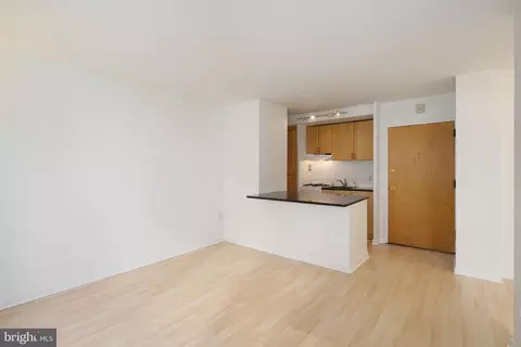 2101 17 Chestnut St #320, Philadelphia, PA 19103