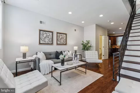 836 Mcclellan St, Philadelphia, PA 19148