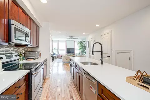 821 N 15th St #3, Philadelphia, PA 19130