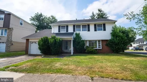 1879 Sanford St, Philadelphia, PA 19116