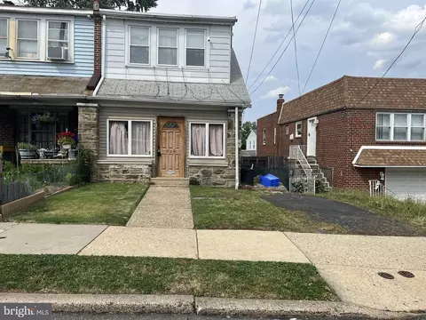 725 Rhawn St, Philadelphia, PA 19111