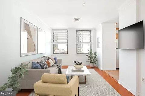 37 S 20th St #5C, Philadelphia, PA 19103