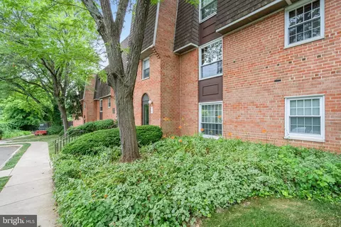 4000 Gypsy Ln #740, Philadelphia, PA 19129