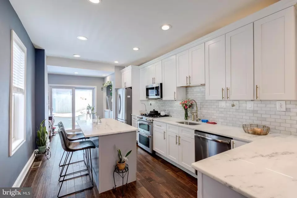 Kitchen - 1530 W Shunk St, Philadelphia, PA 19145 photo 2 of 7