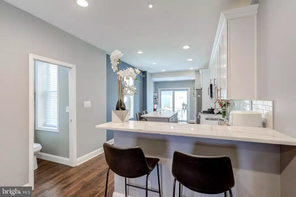 Entry Way - 1530 W Shunk St, Philadelphia, PA 19145 photo 7 of 11