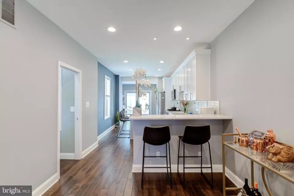 Entry Way - 1530 W Shunk St, Philadelphia, PA 19145 photo 6 of 11