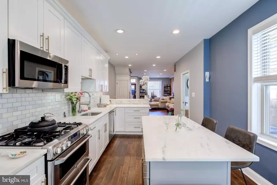 Kitchen - 1530 W Shunk St, Philadelphia, PA 19145 photo 5 of 7