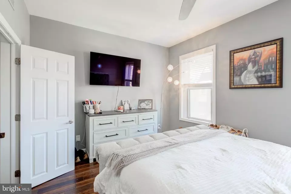 Bedroom - 1530 W Shunk St, Philadelphia, PA 19145 photo 3 of 7