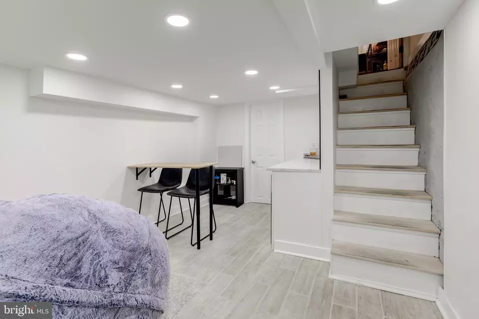 Entry Way - 1530 W Shunk St, Philadelphia, PA 19145 photo 11 of 11