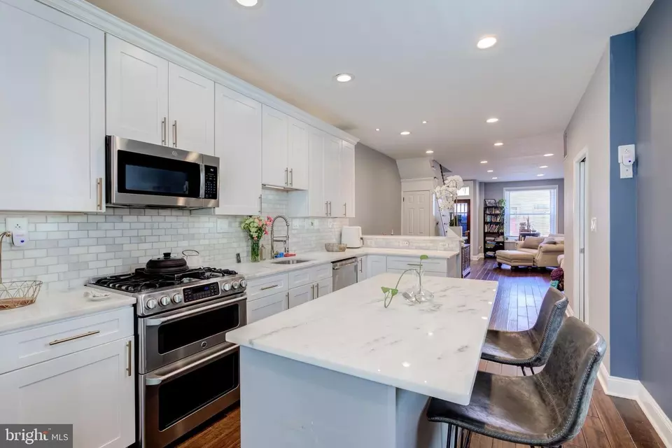 Kitchen - 1530 W Shunk St, Philadelphia, PA 19145 photo 4 of 7