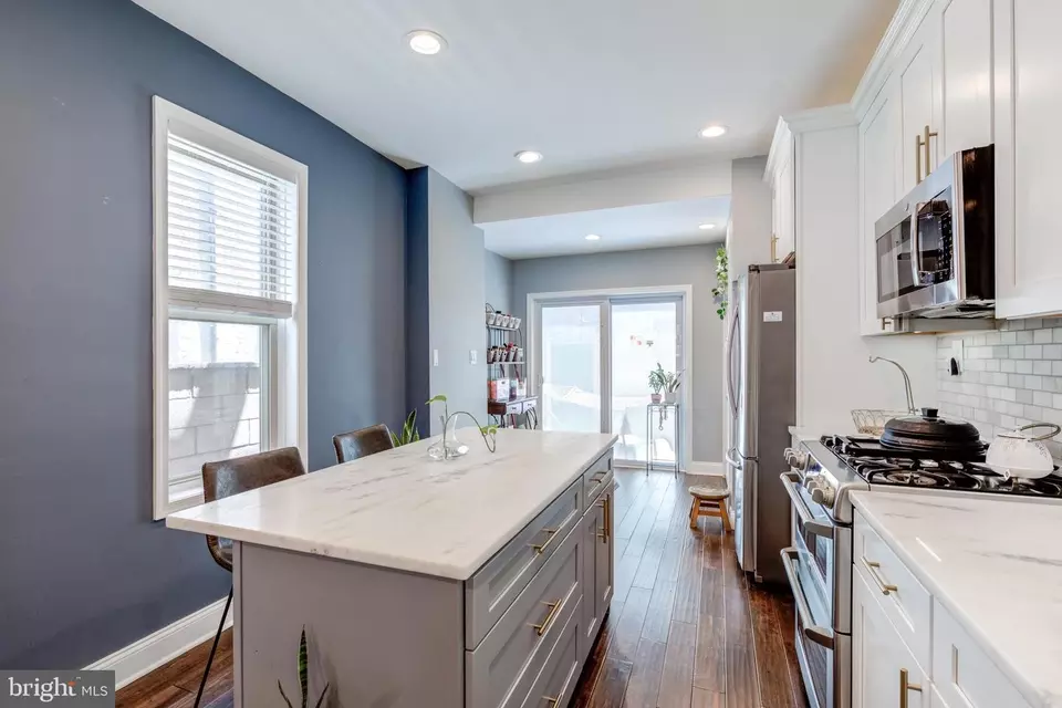 Entry Way - 1530 W Shunk St, Philadelphia, PA 19145 photo 8 of 11