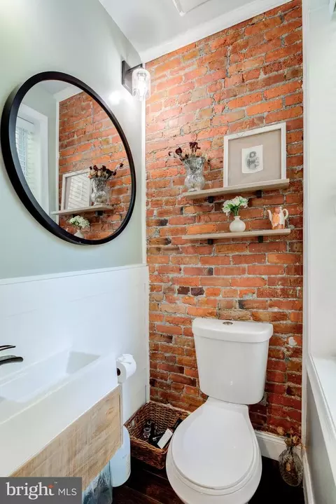 Bath - 1530 W Shunk St, Philadelphia, PA 19145 photo 1 of 6