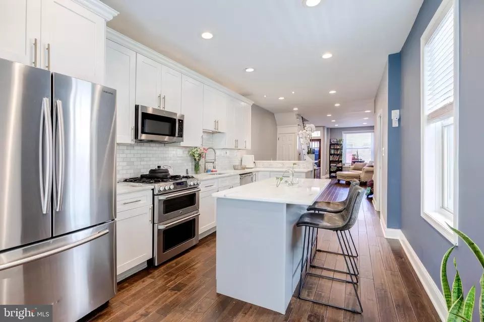Kitchen - 1530 W Shunk St, Philadelphia, PA 19145 photo 3 of 7