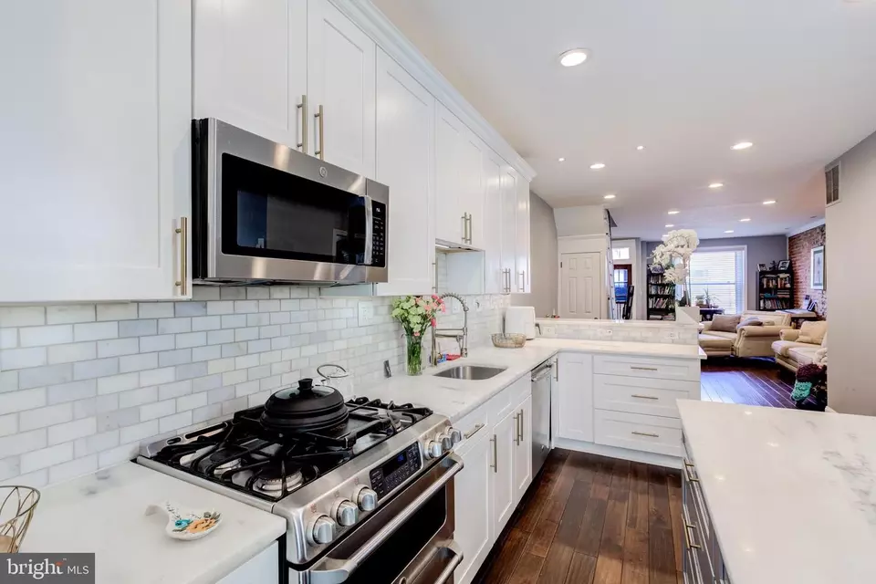 Kitchen - 1530 W Shunk St, Philadelphia, PA 19145 photo 6 of 7