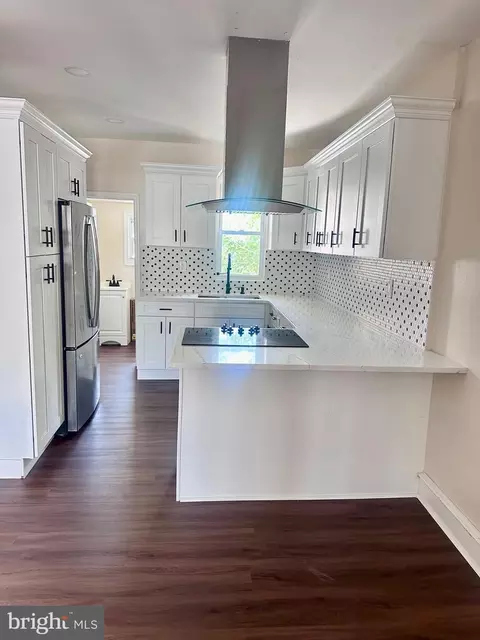 4333 Devereaux St, Philadelphia, PA 19135