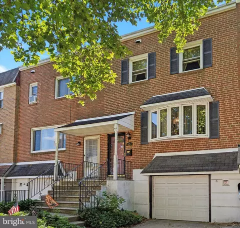 10215 N Canterbury Rd, Philadelphia, PA 19114