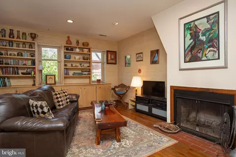 232 A Queen St #A, Philadelphia, PA 19147