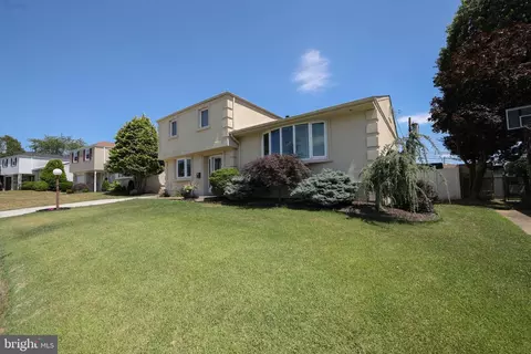 9715 Lochwood Rd, Philadelphia, PA 19115