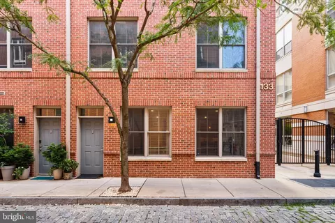 133 N Bread St #H1, Philadelphia, PA 19106