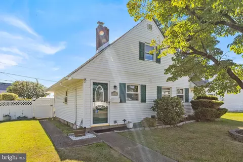 9323 Treaty Rd, Philadelphia, PA 19114