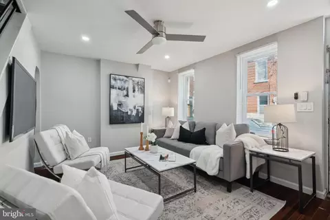 104 Sigel St, Philadelphia, PA 19148