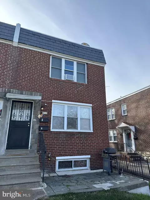 1038 Saint Vincent St, Philadelphia, PA 19111