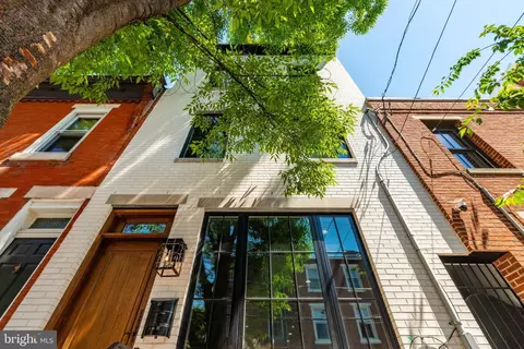 2211 Naudain St, Philadelphia, PA 19146