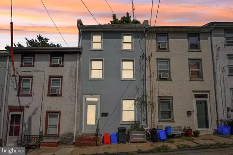 136 Conarroe St, Philadelphia, PA 19127