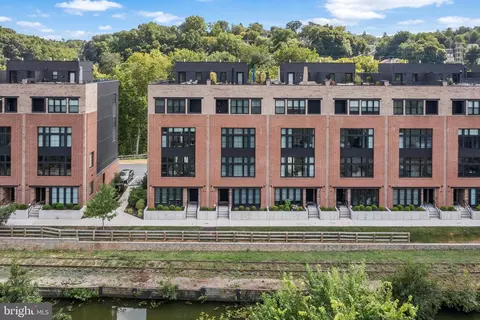 4535 Riverside Way, Philadelphia, PA 19127