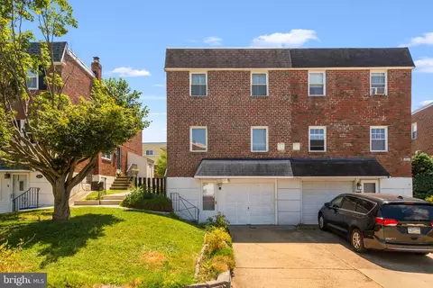 2626 Taunton St, Philadelphia, PA 19152