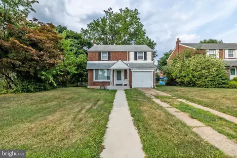 905 Glenview St, Philadelphia, PA 19111