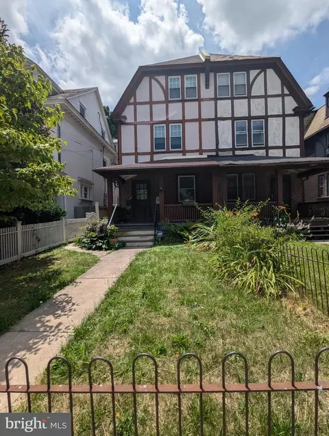 5802 Greene St, Philadelphia, PA 19144