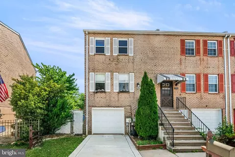 9980 S Canterbury Rd, Philadelphia, PA 19114