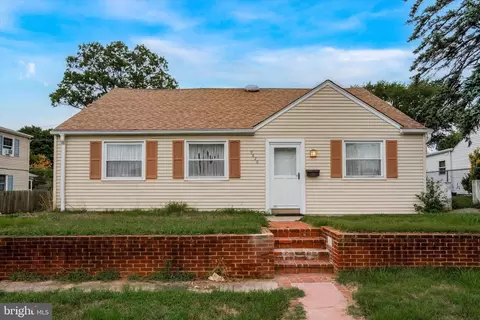 9820 Woodfern Rd, Philadelphia, PA 19115