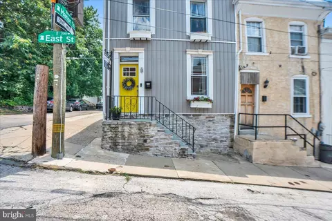 213 East St, Philadelphia, PA 19128