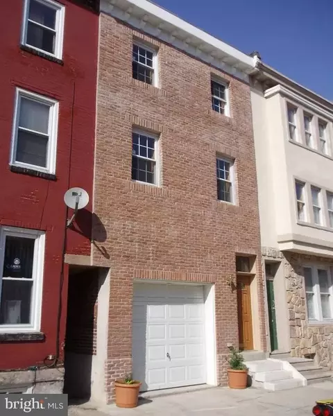 1821 Christian St, Philadelphia, PA 19146
