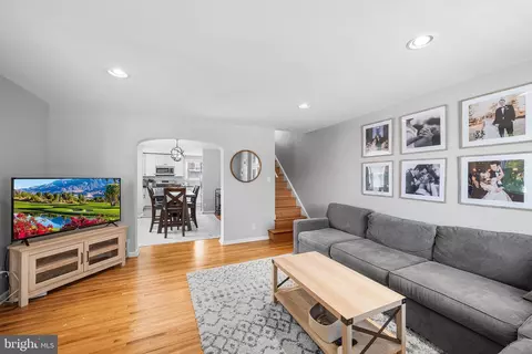 593 Pedley Rd, Philadelphia, PA 19128
