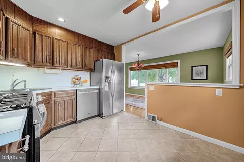 1057 Surrey Rd, Philadelphia, PA 19115
